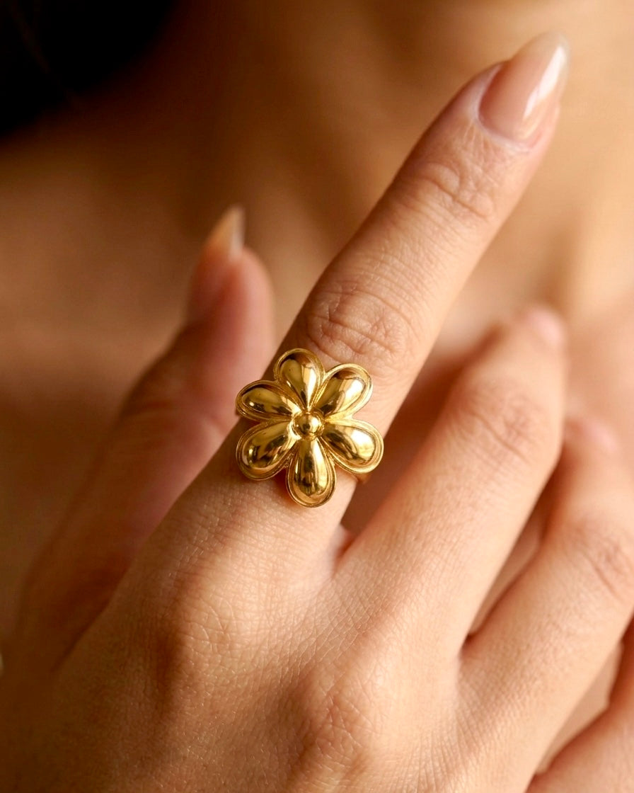 Golden Daisy Ring